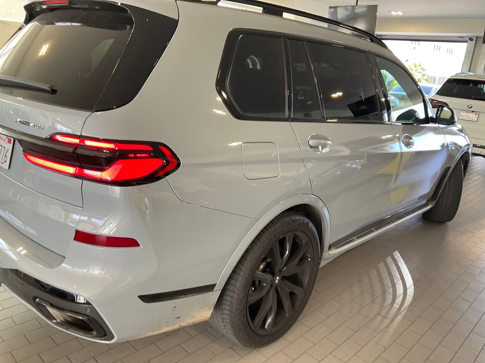Certified 2025 BMW X7 xDrive40i w/ M Sport Package AWD/4WD image 3