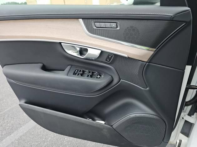 Used 2025 Volvo XC90 B5 Plus AWD/4WD image 9