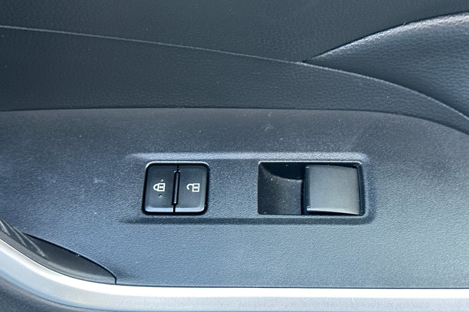 Used 2022 Toyota RAV4 LE image 22