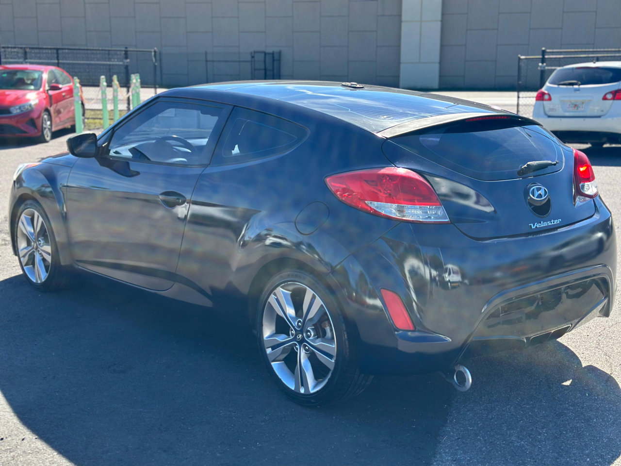 Used 2017 Hyundai Veloster Value Edition image 6