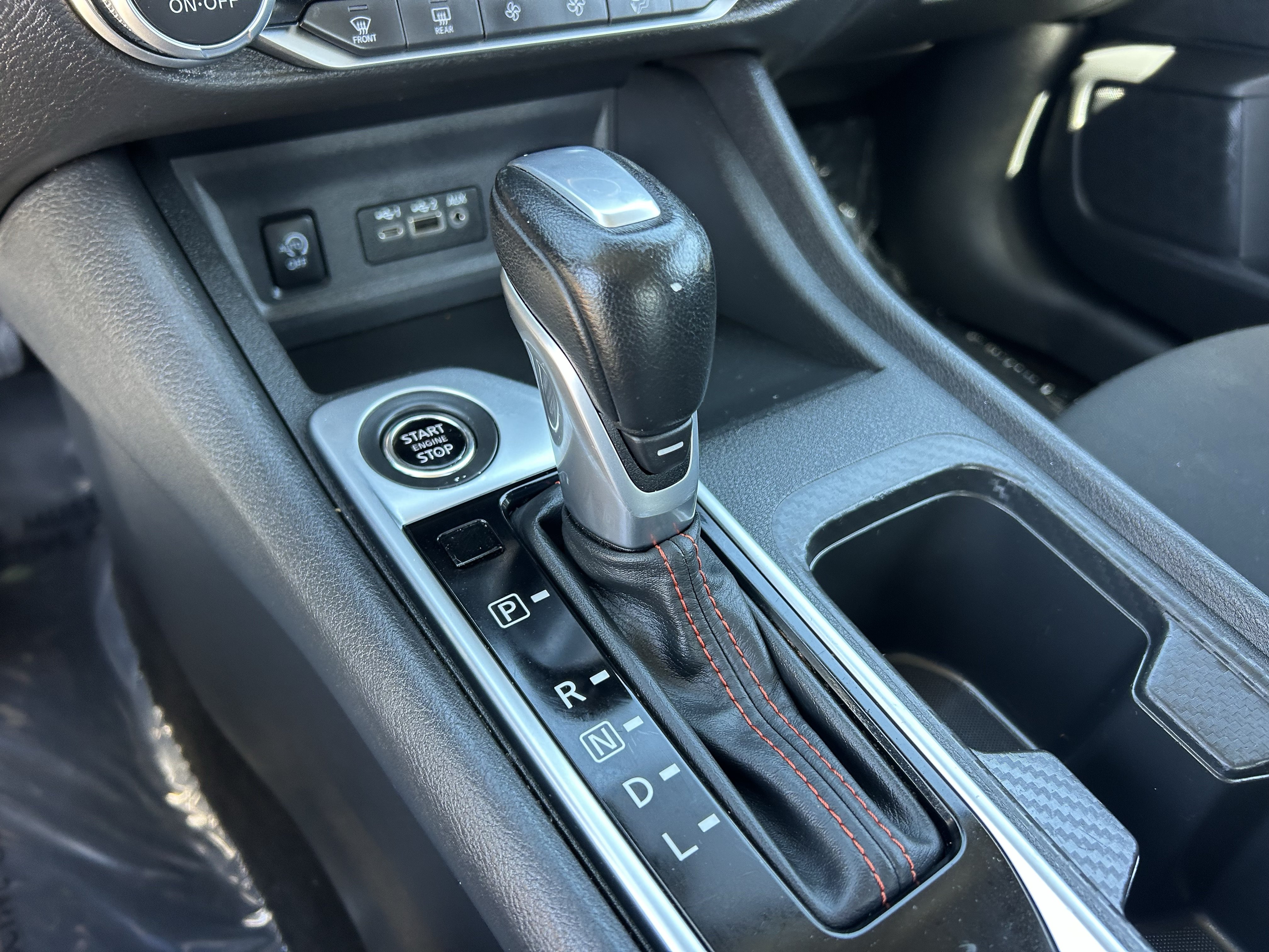 Used 2025 Nissan Sentra SR FWD image 24