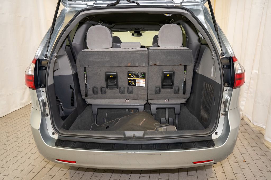 Used 2020 Toyota Sienna LE image 6