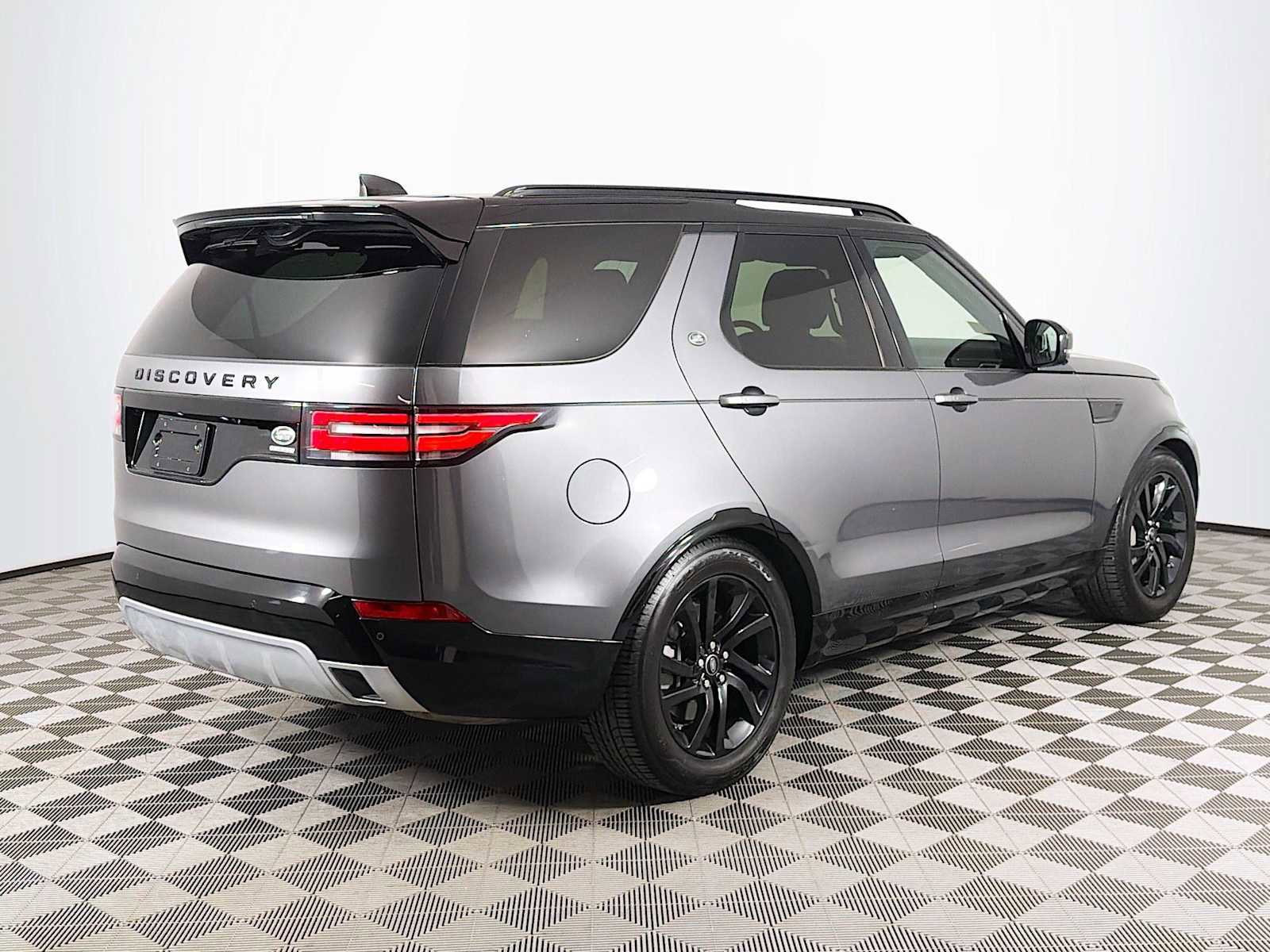 Used 2018 Land Rover Discovery HSE AWD/4WD image 5