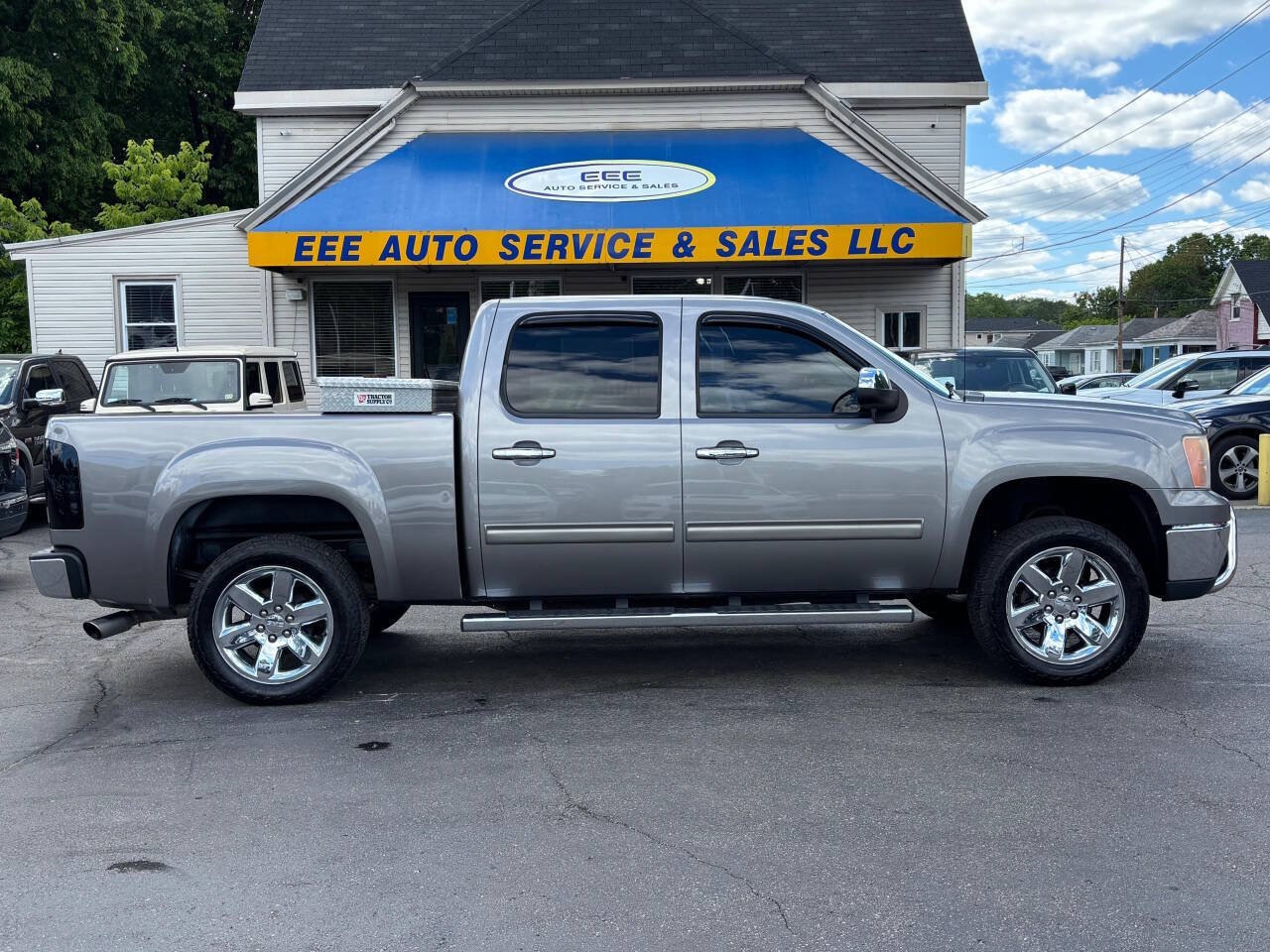 Used 2012 GMC Sierra 1500 SLE w/ Power Tech Package AWD/4WD image 1