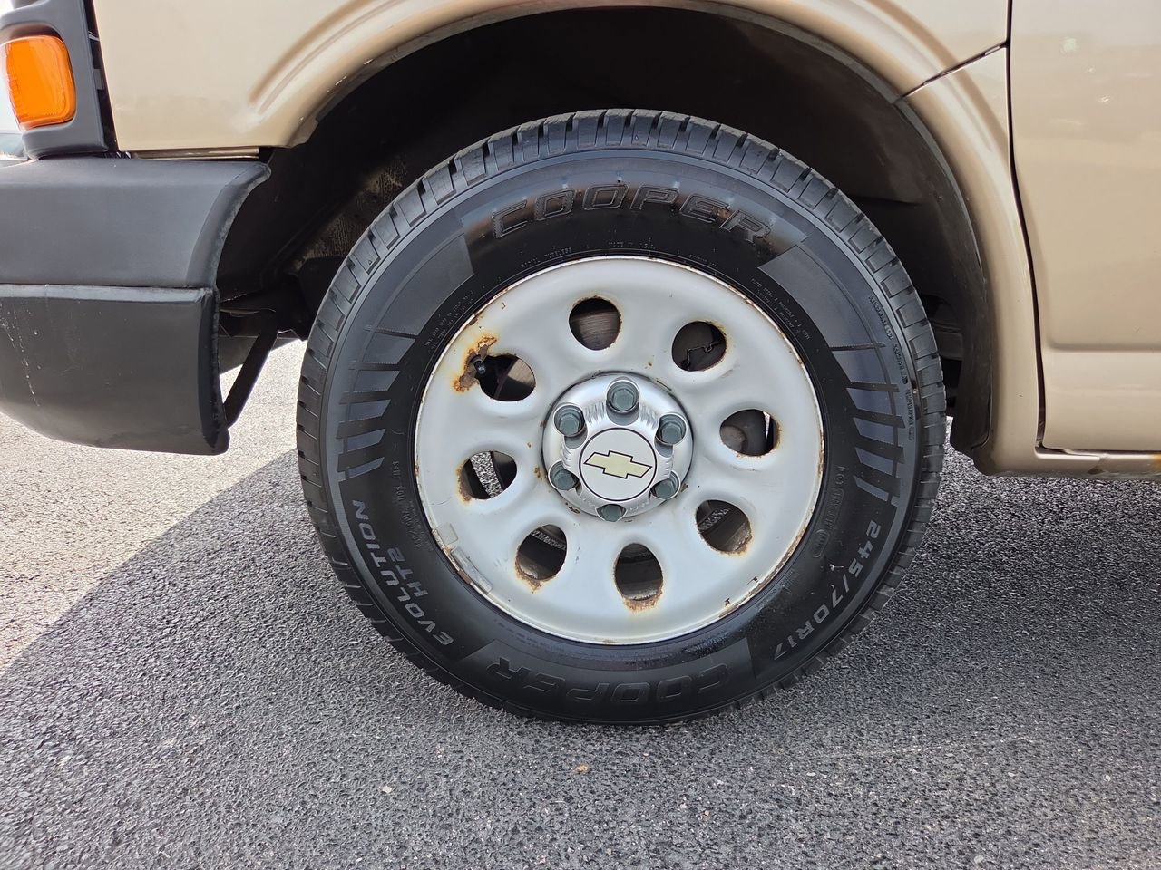 Used 2011 Chevrolet Express 1500 LS RWD image 9