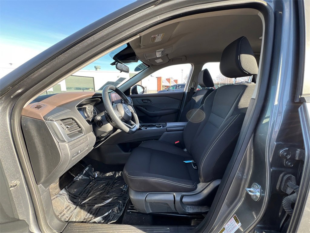 Used 2023 Nissan Rogue S image 24