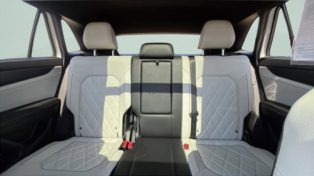 Used 2024 Volkswagen Atlas Cross Sport SEL Premium R-Line image 20