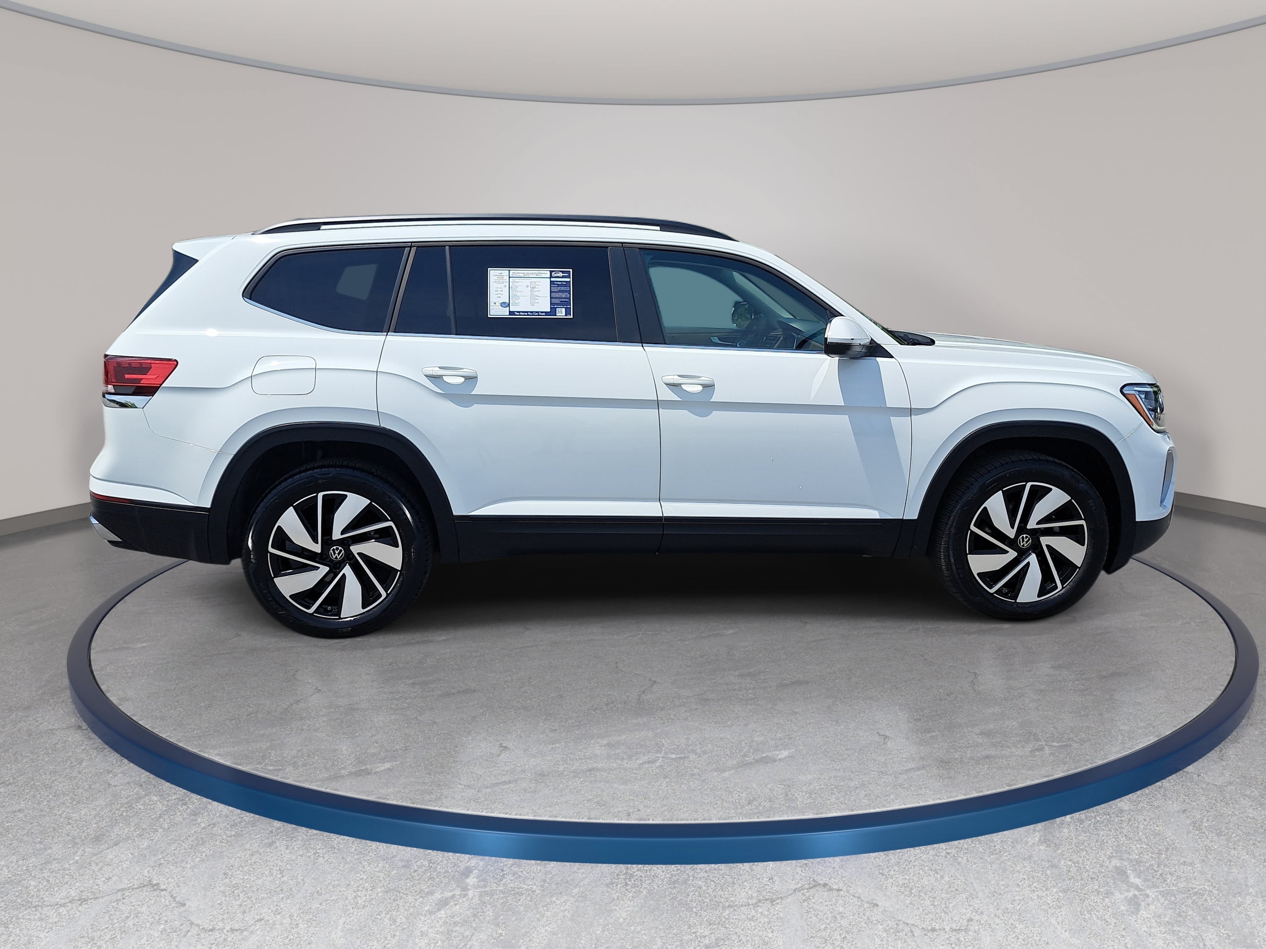 Used 2025 Volkswagen Atlas SE AWD/4WD image 4