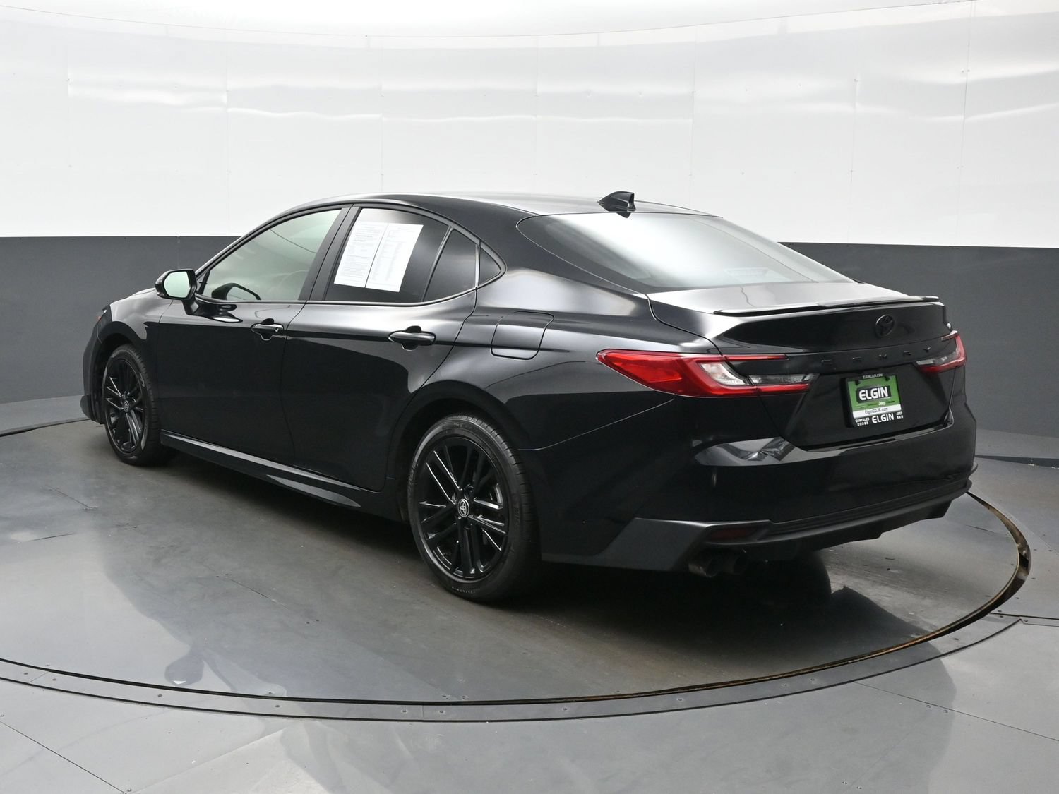 Used 2025 Toyota Camry SE AWD/4WD image 5