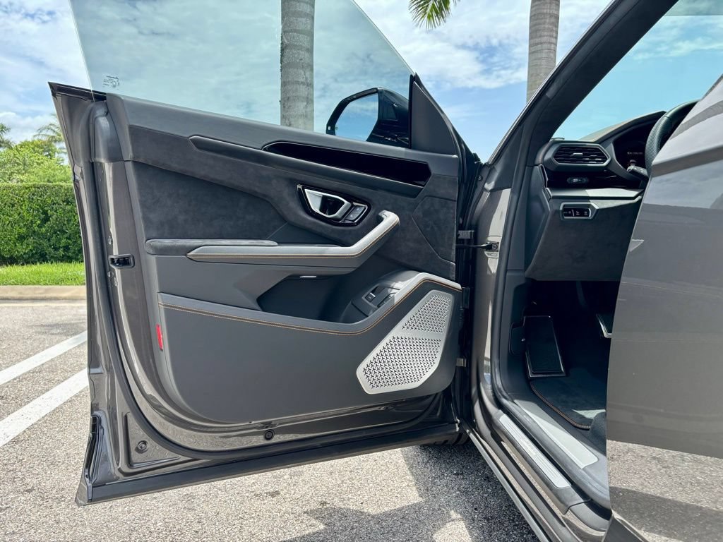 Used 2024 Lamborghini Urus S AWD/4WD image 17