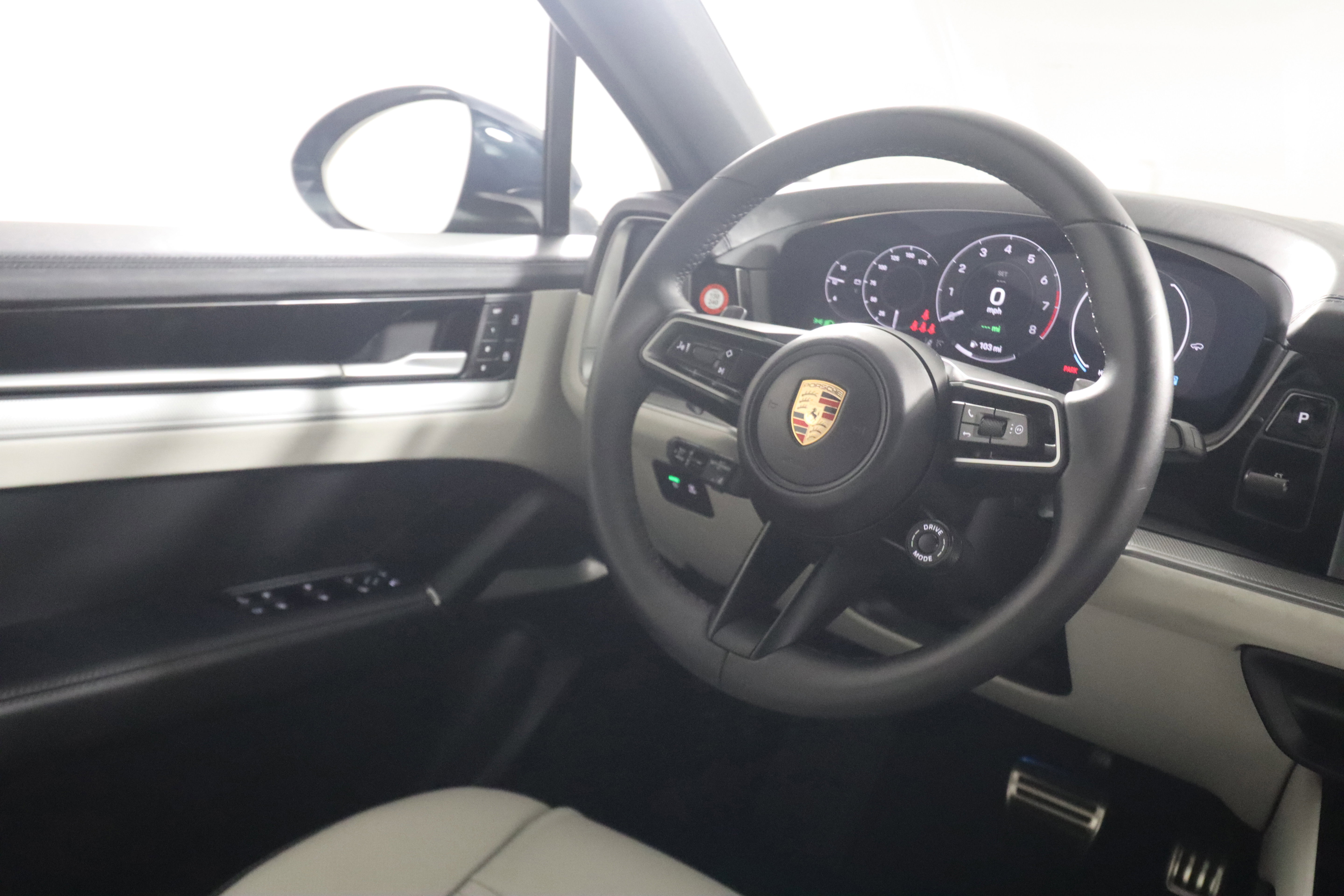 Used 2026 Porsche Cayenne E-Hybrid Coupe AWD/4WD image 12
