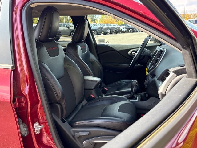 Used 2015 Jeep Cherokee Trailhawk AWD/4WD image 19