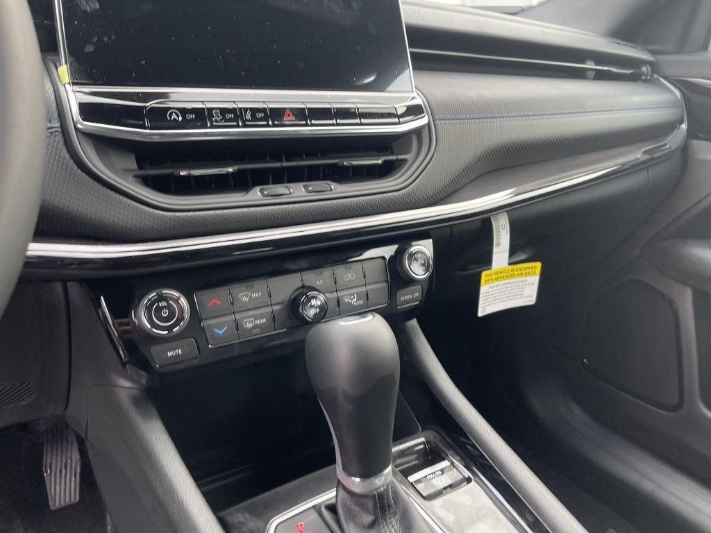 New 2026 Jeep Compass Latitude AWD/4WD image 17