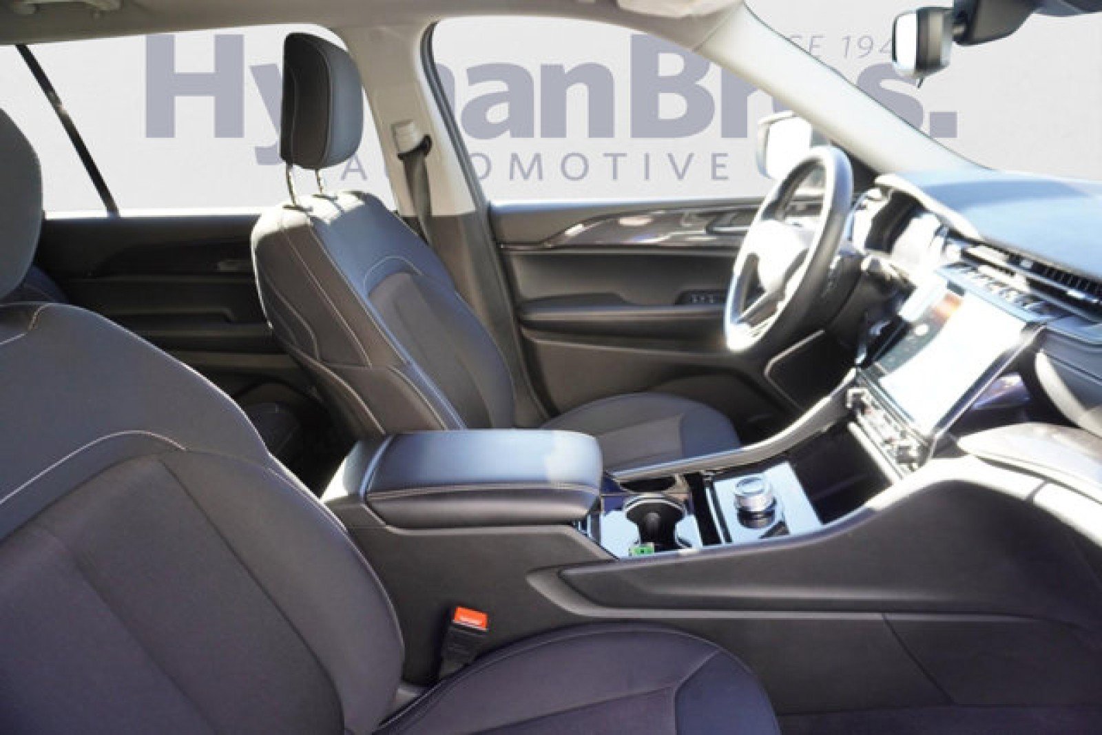 Used 2022 Jeep Grand Cherokee L Laredo w/ Luxury Tech Group I AWD/4WD image 20