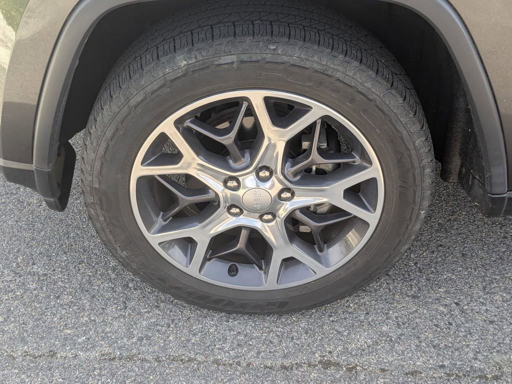 Used 2019 Jeep Grand Cherokee Limited image 10