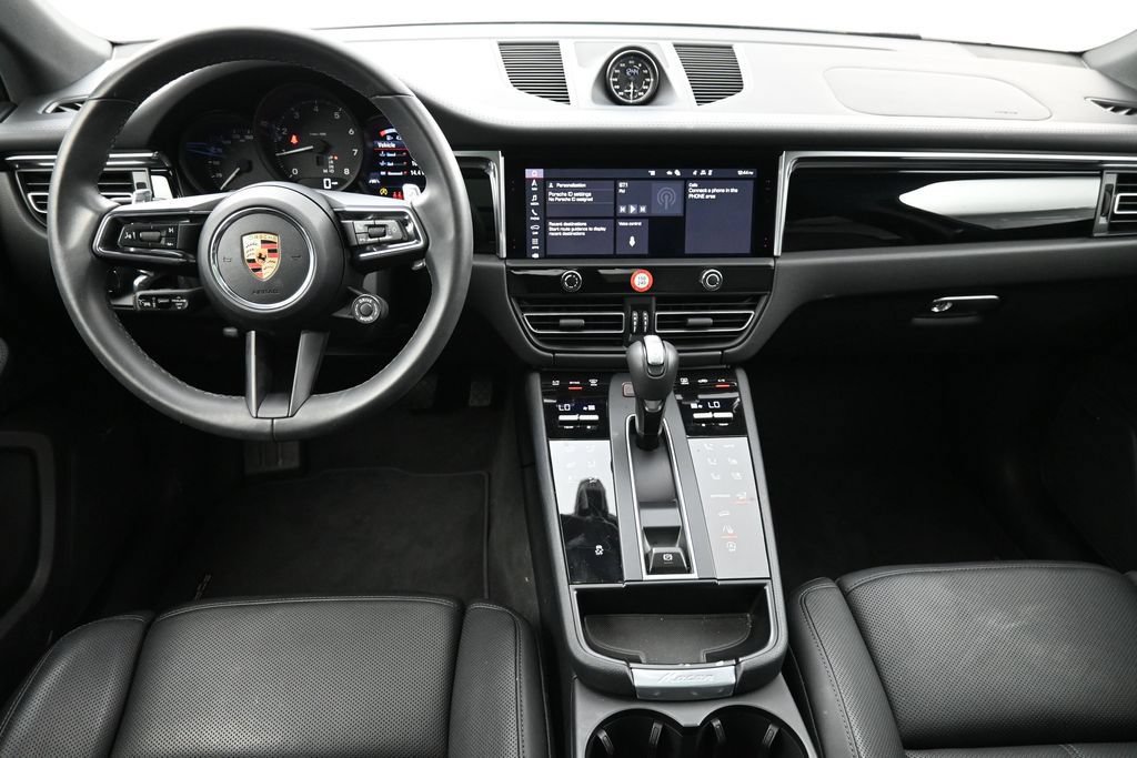 Certified 2026 Porsche Macan AWD/4WD image 6