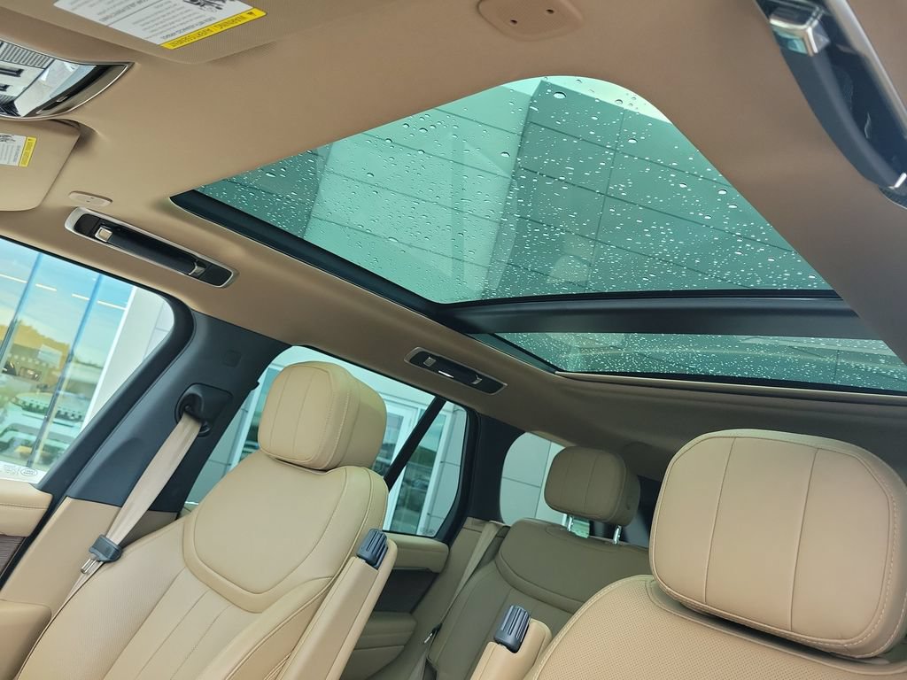 Used 2025 Land Rover Range Rover SE AWD/4WD image 28