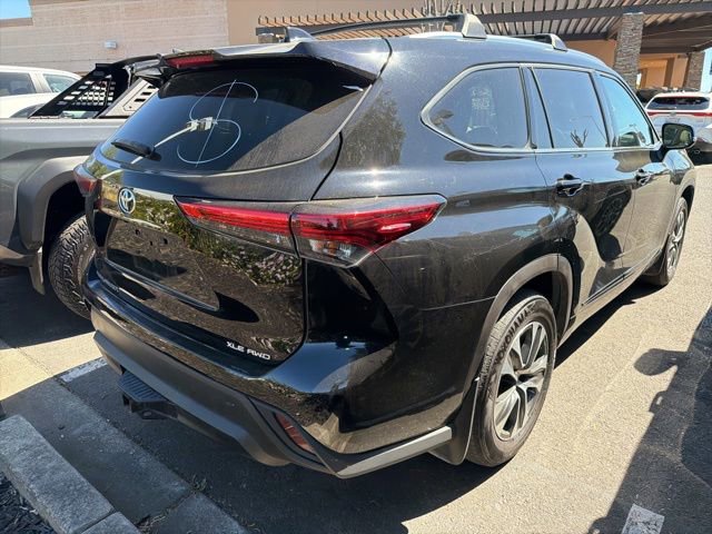 Certified 2021 Toyota Highlander XLE AWD/4WD image 5