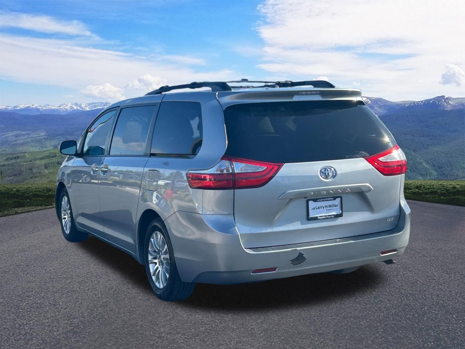 Used 2016 Toyota Sienna XLE FWD image 3