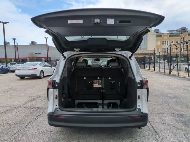 Certified 2023 Toyota Sienna XLE FWD image 13