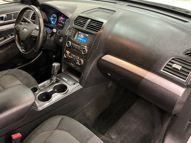 Used 2017 Ford Explorer XLT FWD image 17