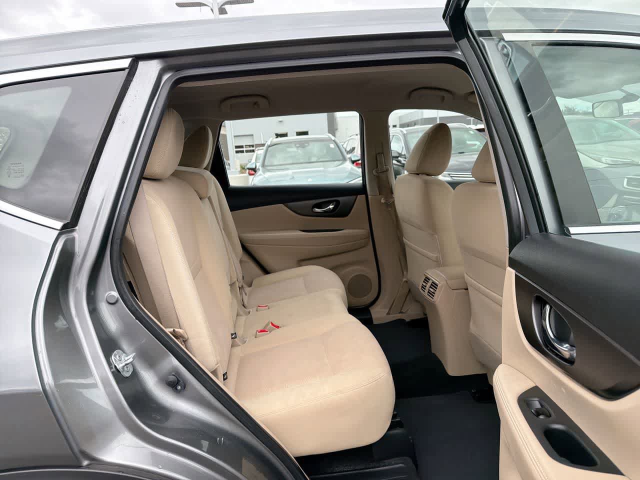 Used 2016 Nissan Rogue S FWD image 25