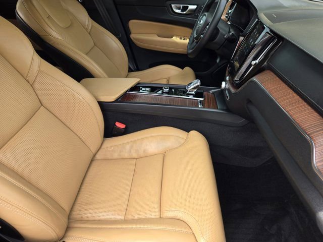 Used 2024 Volvo XC60 B5 Ultimate w/ Protection Package Premier AWD/4WD image 13