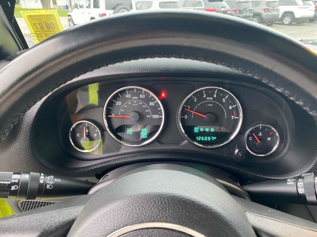 Used 2016 Jeep Wrangler Unlimited Sahara w/ Connectivity Group AWD/4WD image 17