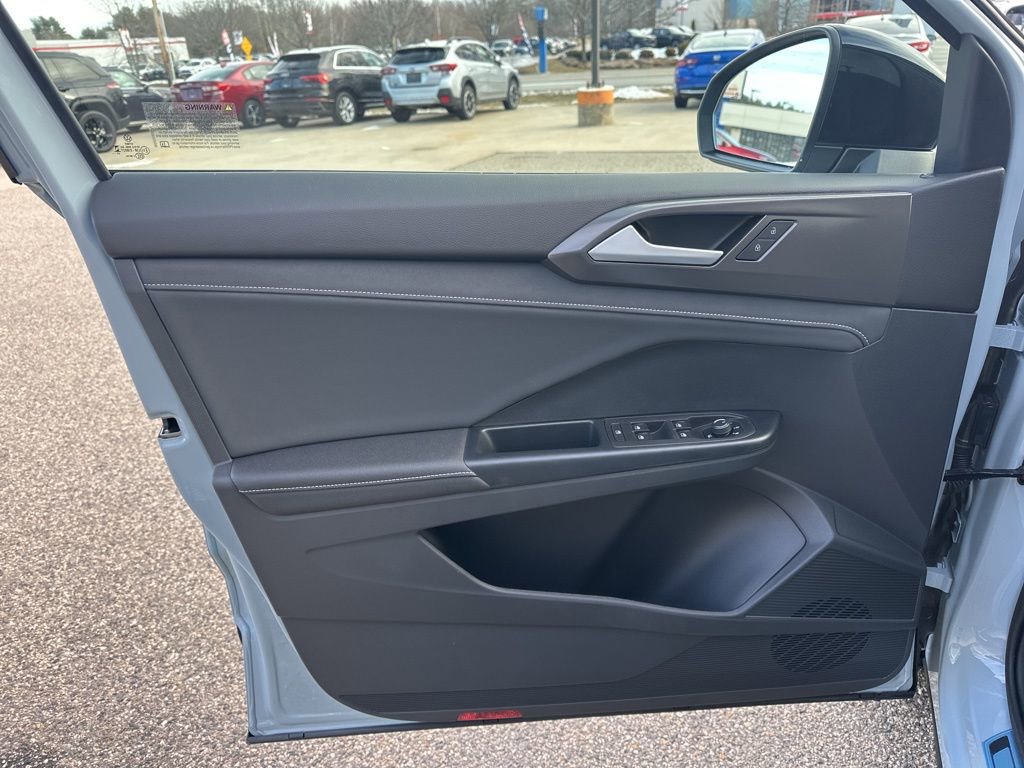 New 2026 Volkswagen Taos SE image 11