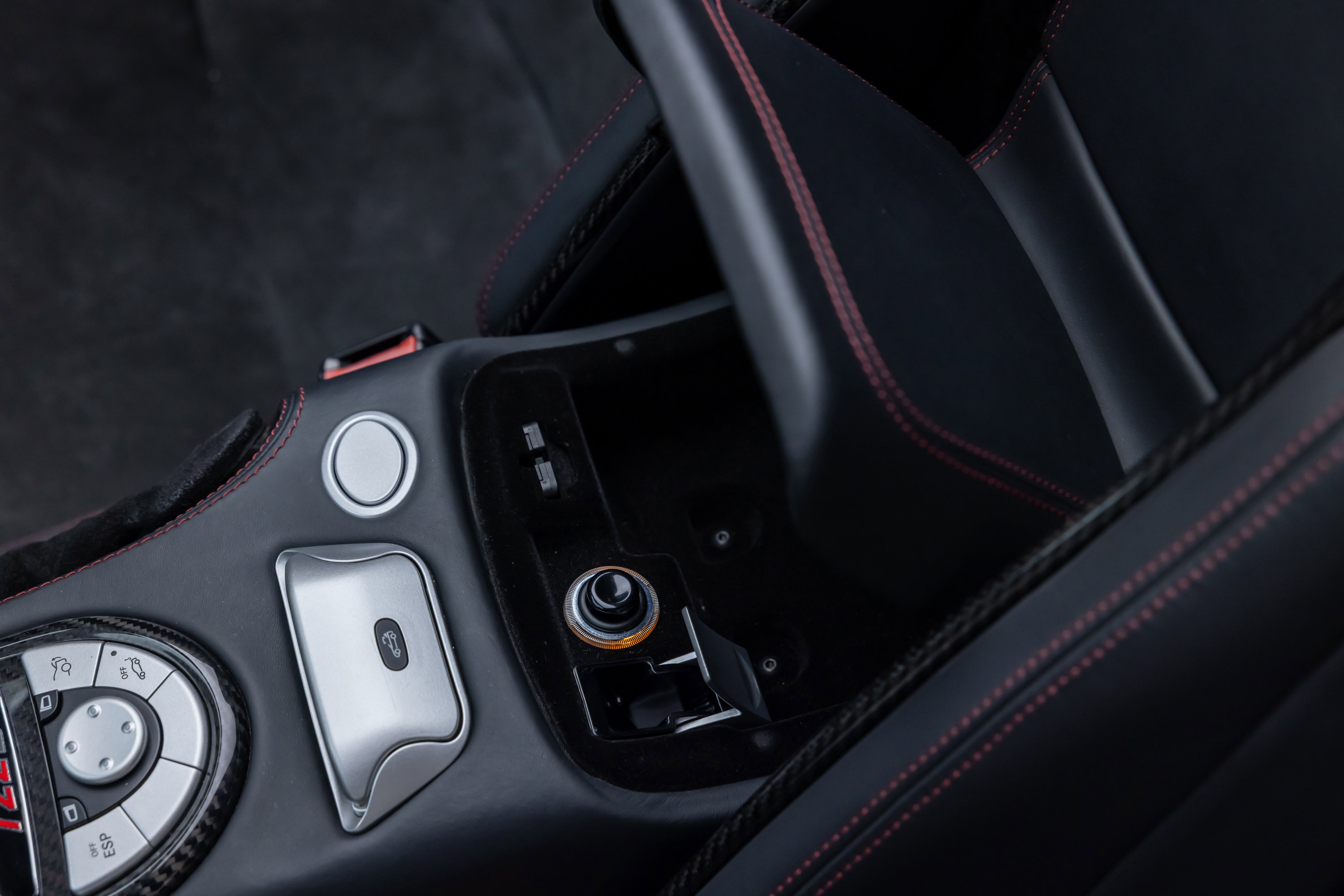 Used 2009 Mercedes-Benz SLR image 27