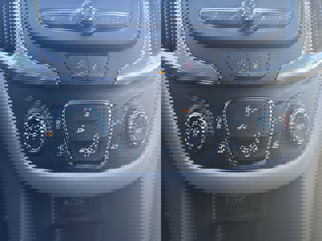 Used 2024 Chevrolet Equinox LS w/ LS Convenience Package image 29