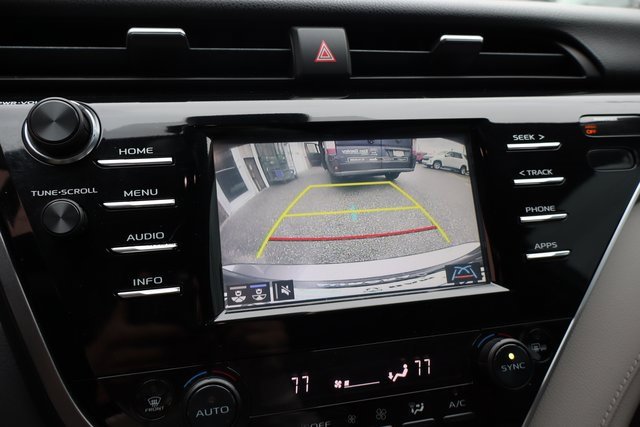 Used 2018 Toyota Camry XLE image 17