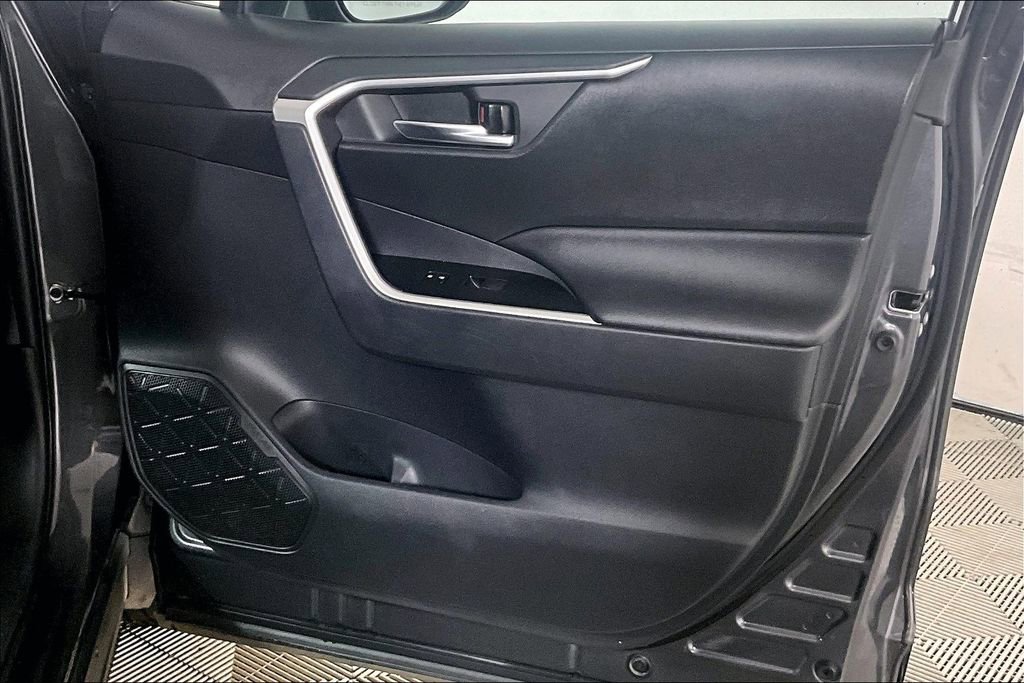Used 2019 Toyota RAV4 XLE image 24