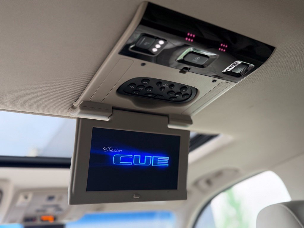 Used 2017 Cadillac Escalade Premium Luxury AWD/4WD image 24
