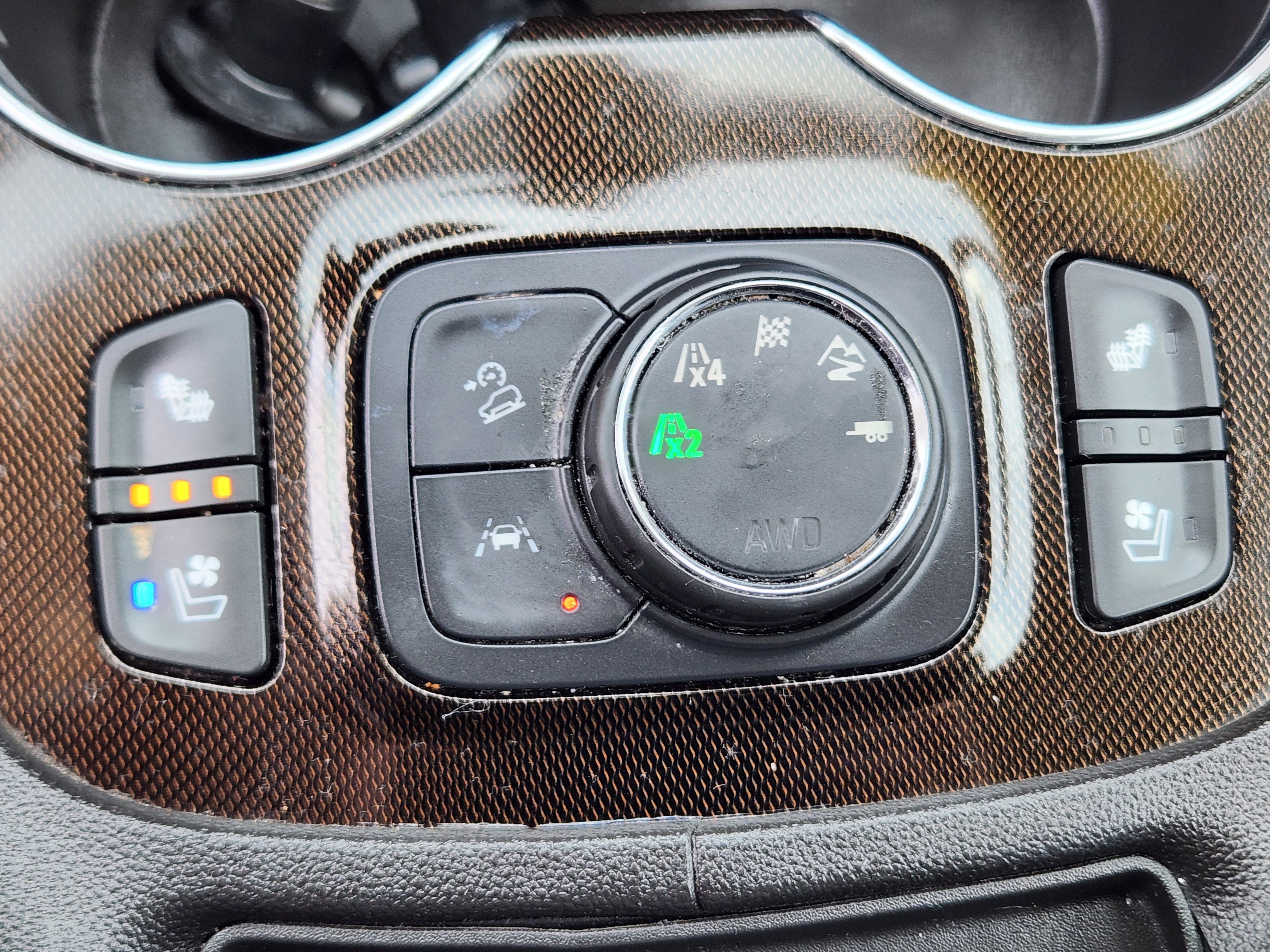 Used 2022 GMC Acadia AT4 w/ Technology Package image 16