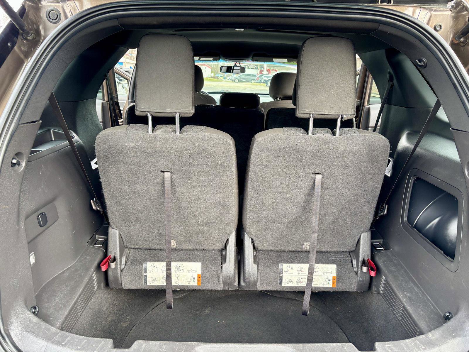 Used 2015 Ford Explorer XLT image 11