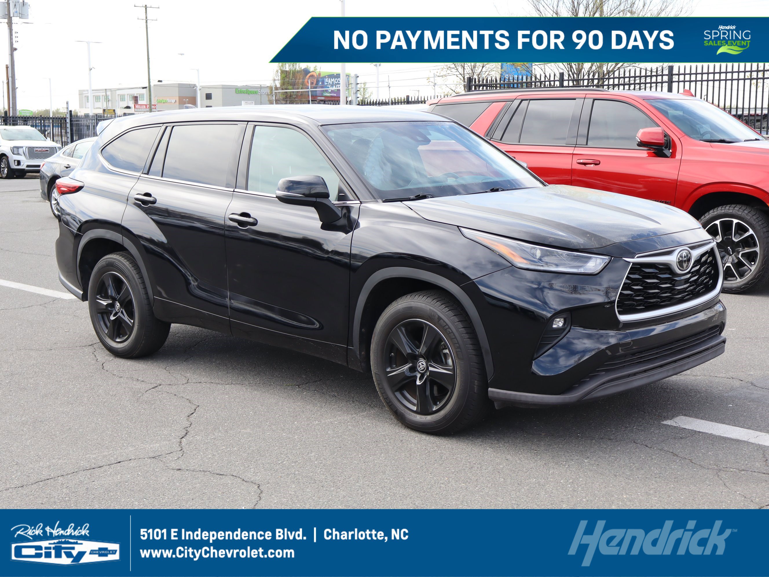 Used 2021 Toyota Highlander LE FWD image 1