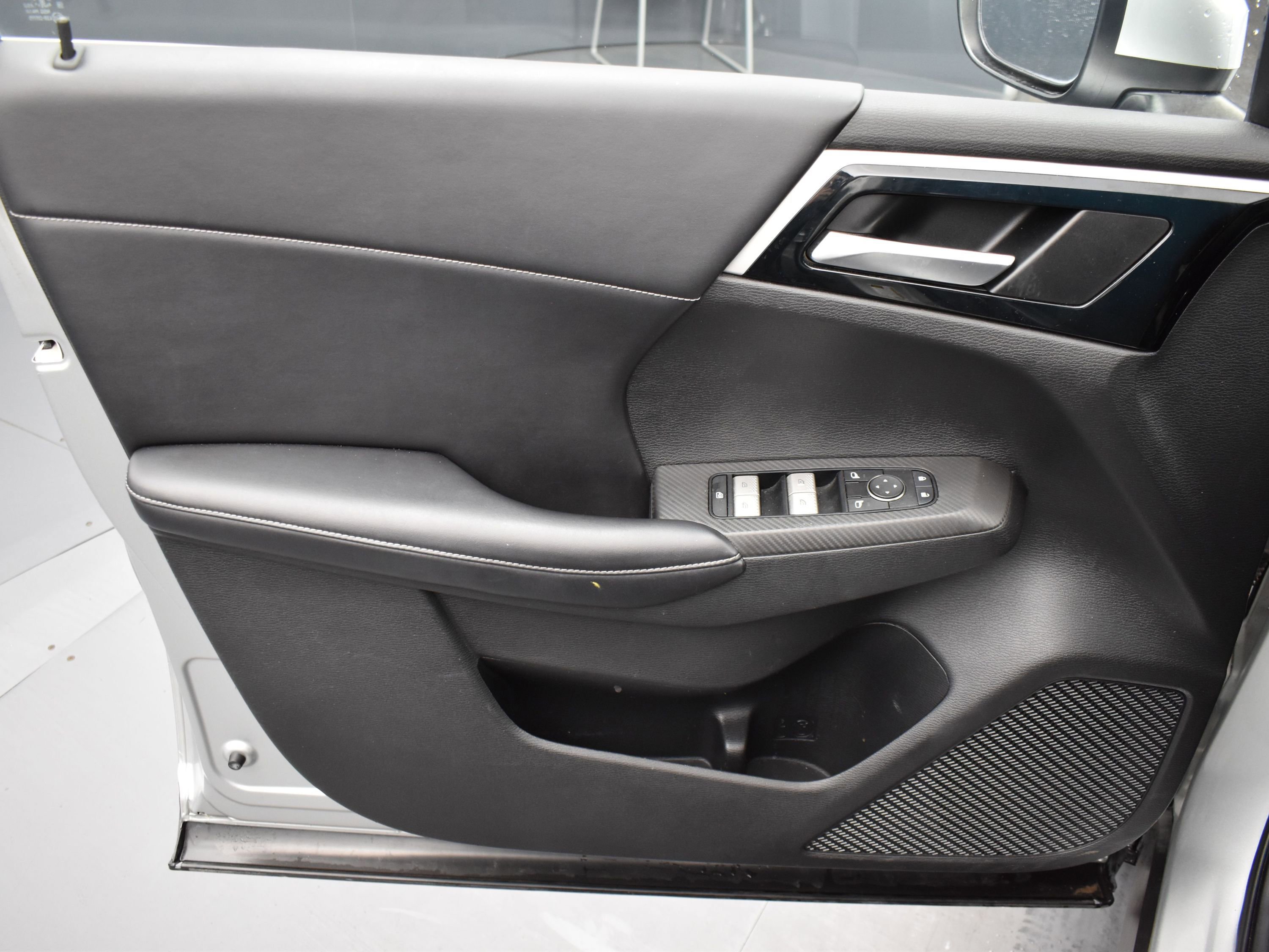 Used 2022 Mitsubishi Outlander SE image 9