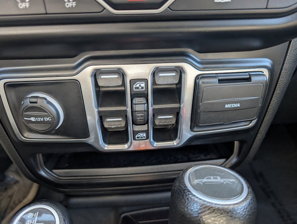 Used 2022 Jeep Gladiator Willys image 17