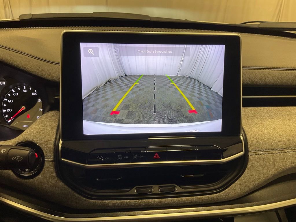 Used 2024 Jeep Compass Latitude image 23