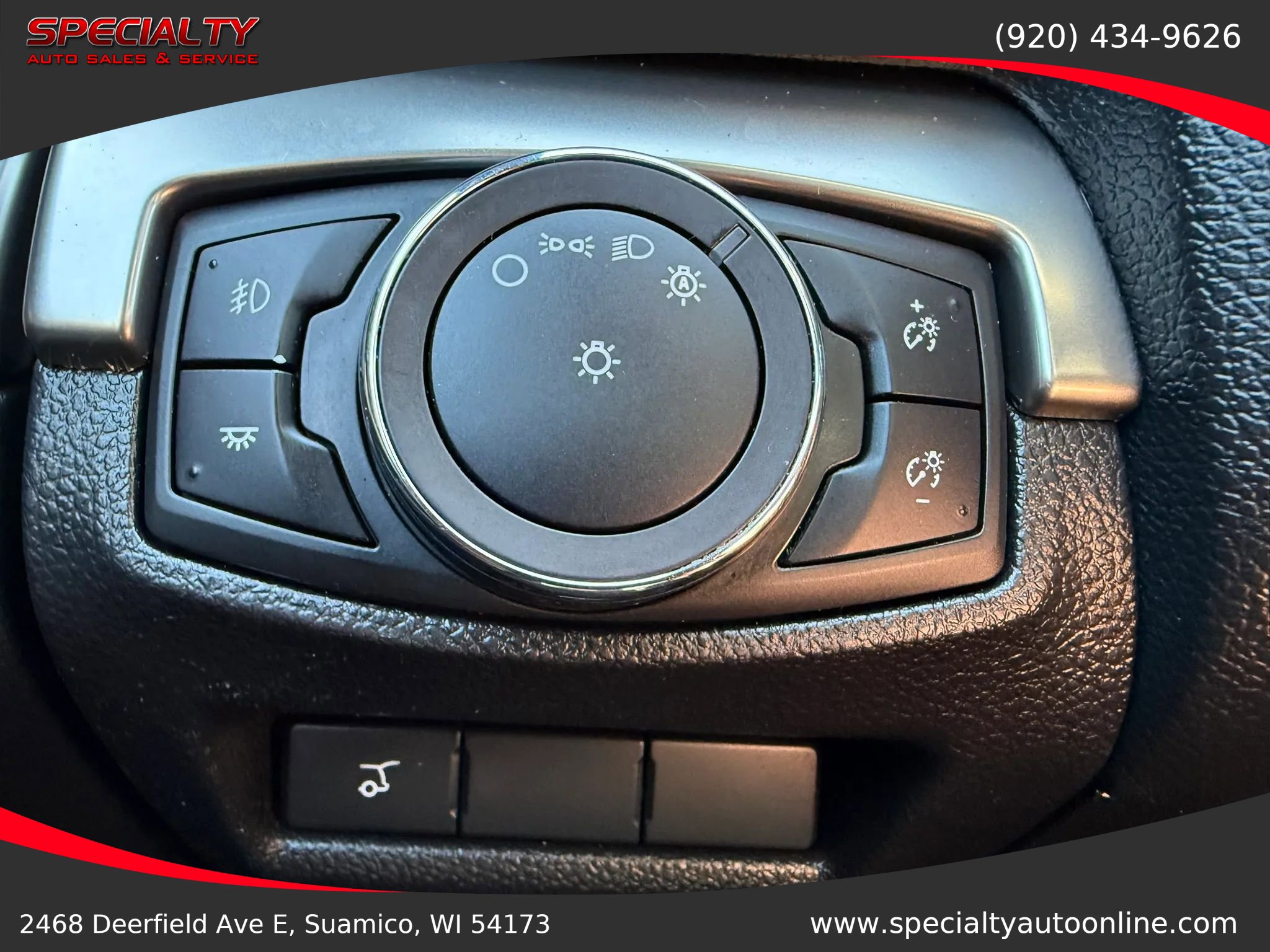 Used 2018 Ford Explorer XLT w/ Equipment Group 201A AWD/4WD image 32