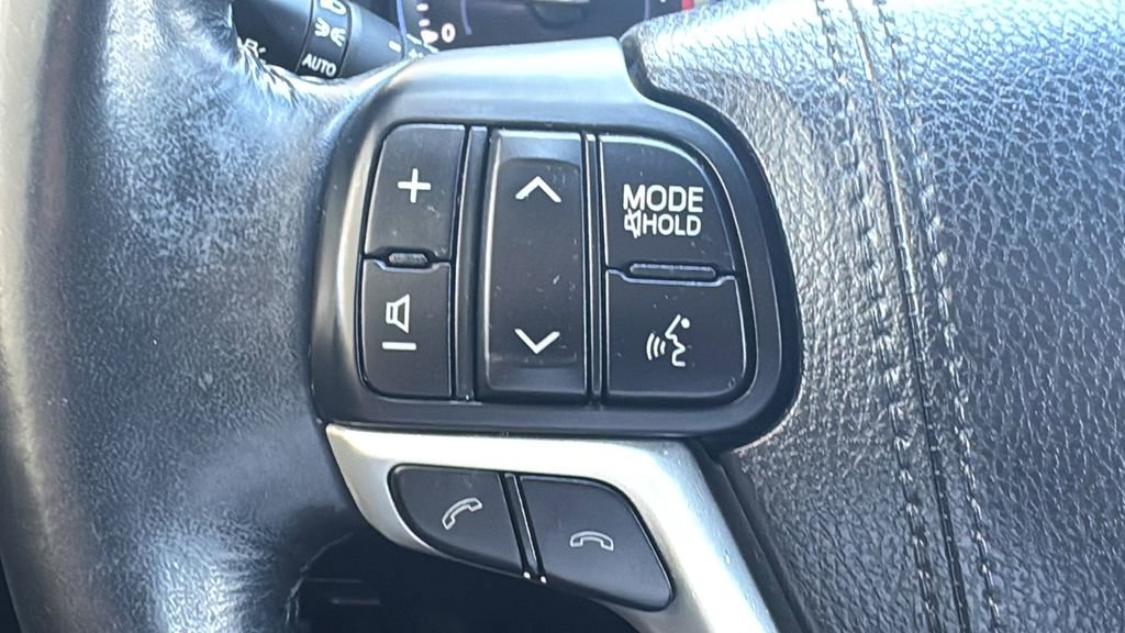 Used 2017 Toyota Highlander SE AWD/4WD image 12