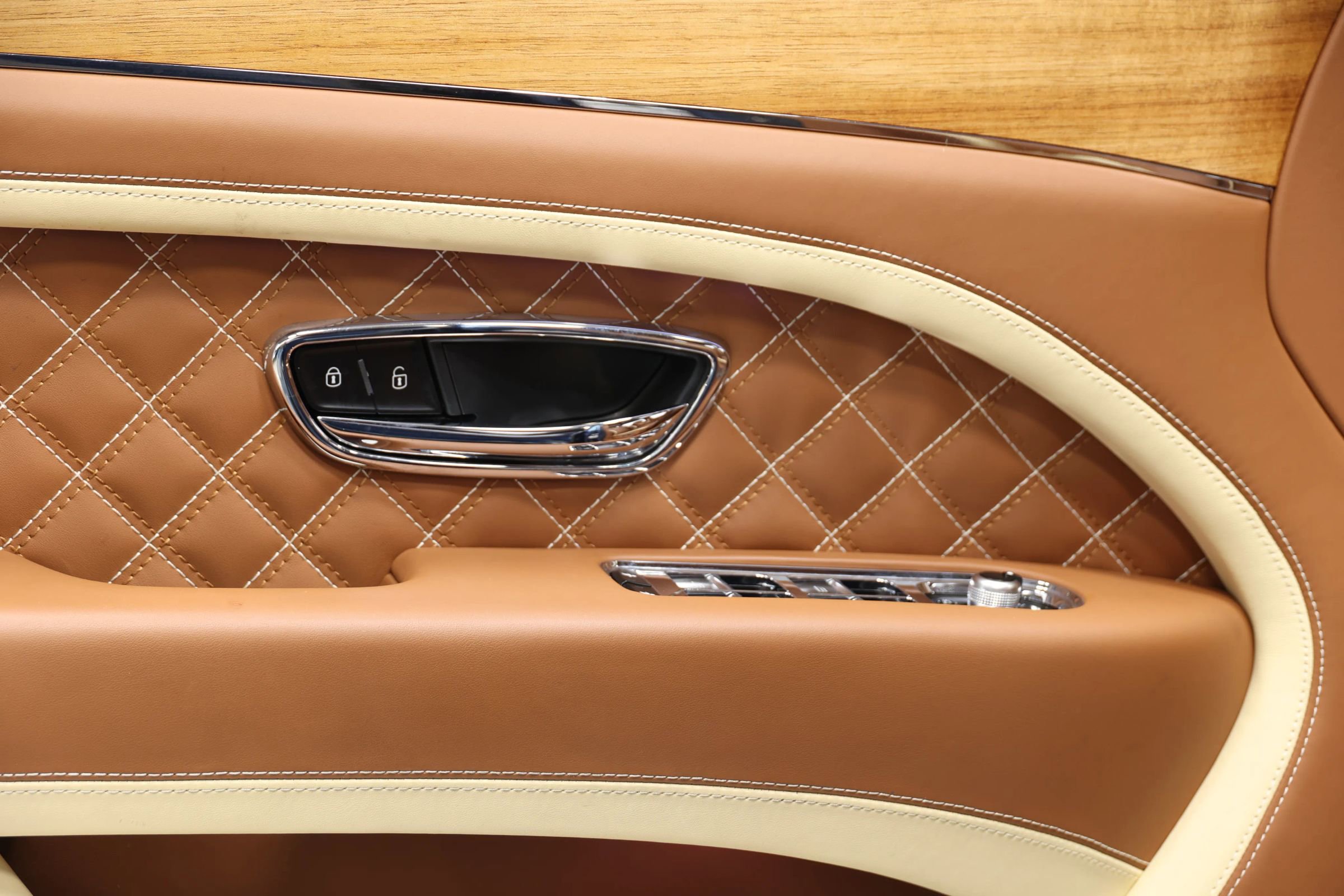 Used 2023 Bentley Bentayga Speed image 12