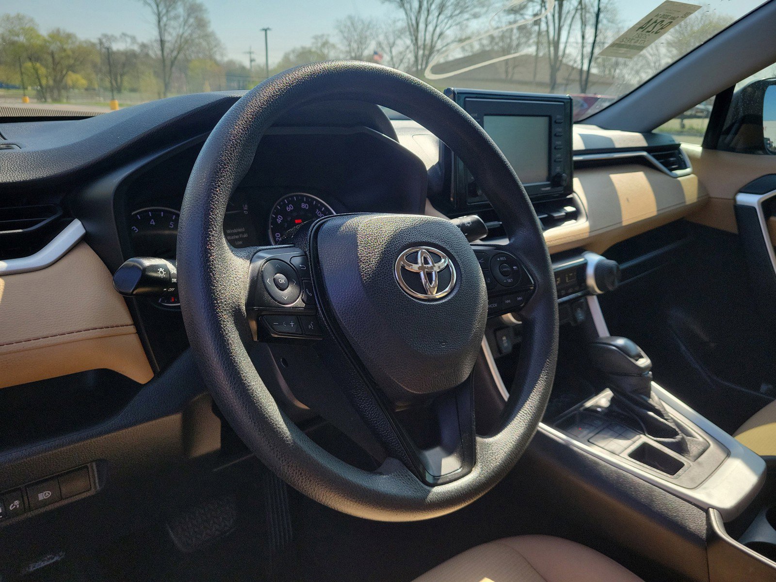 Used 2021 Toyota RAV4 LE AWD/4WD image 15