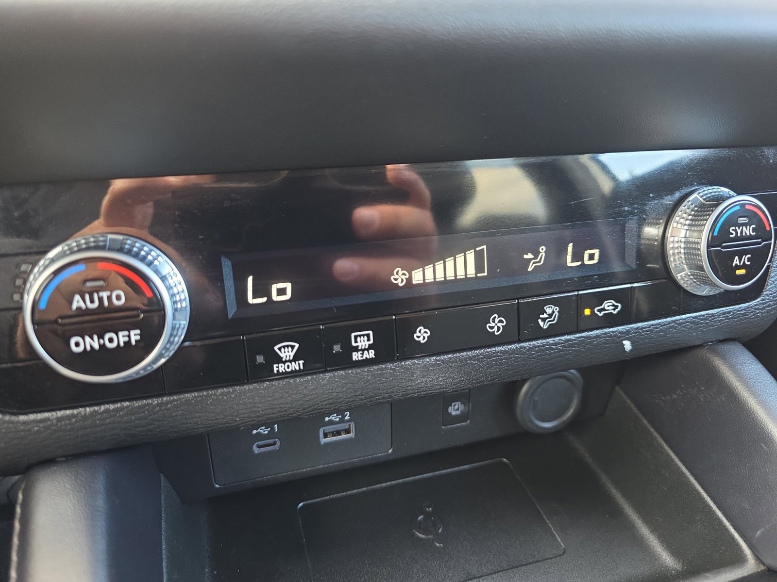 Used 2024 Mitsubishi Outlander SE image 17