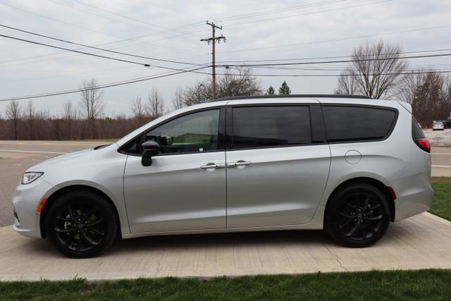 New 2026 Chrysler Pacifica Limited FWD image 34