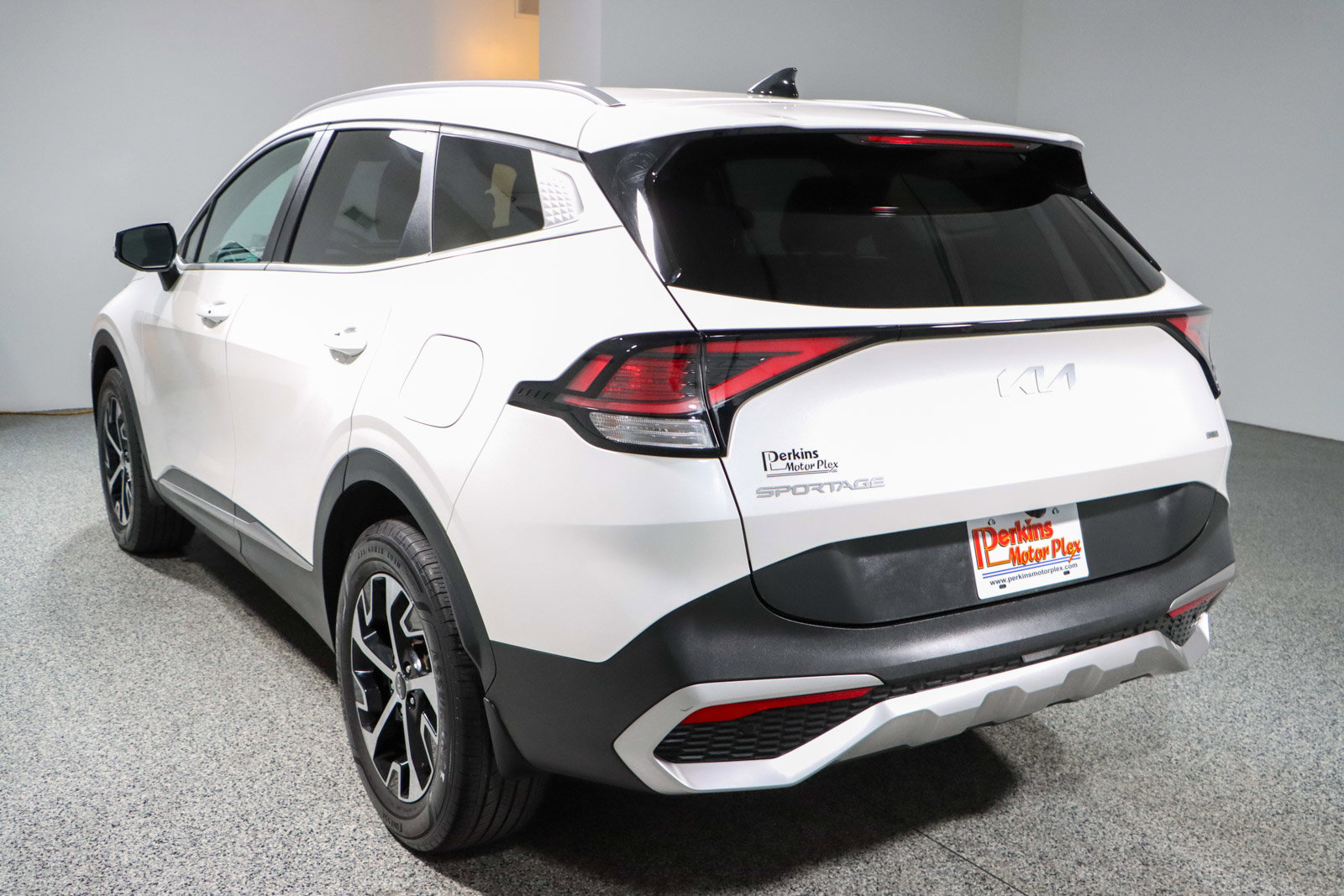 Used 2023 Kia Sportage EX AWD/4WD image 9