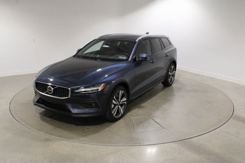 New 2026 Volvo V60 B5 Cross Country Plus w/ Climate Package