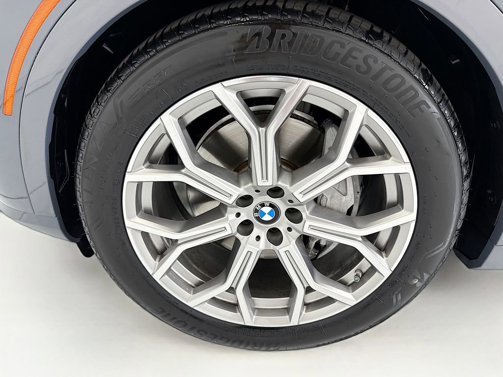 Certified 2025 BMW X7 xDrive40i w/ Parking Assistance Package image 30