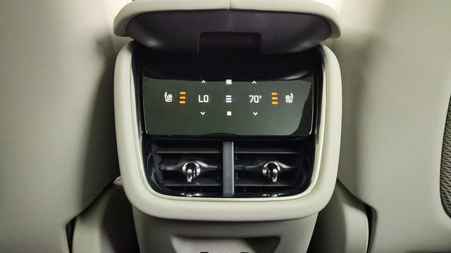 New 2026 Volvo EX90 Plus AWD/4WD image 30
